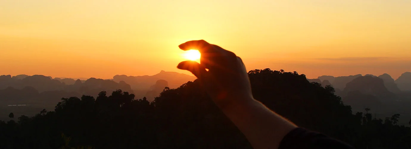 Zonsondergang vanaf de Tiger Cave Temple